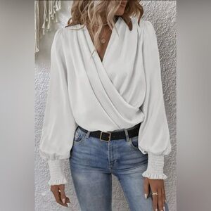 Women’s cross wrap white  blouse (NWT) (size s)